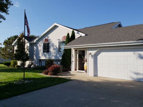 608 16th St, Jamestown ND  58401-5324 exterior