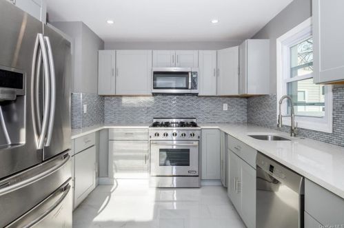 21 Brook St, New Rochelle, NY 10801-3301
