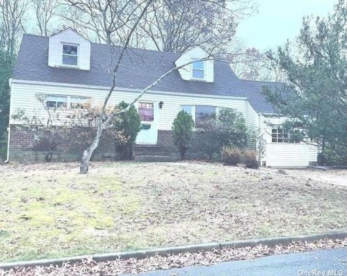 26 Bruce Ln, San Remo, NY 11754-4505