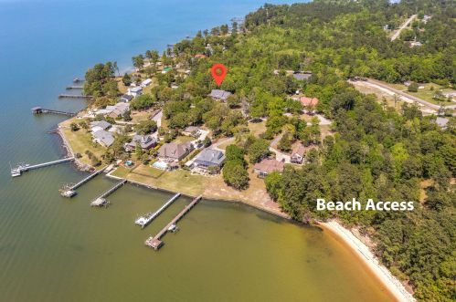 128 Porcher Dr, Bonneau SC  29431-8694 exterior