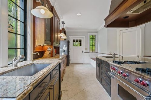 37 Fox Hill Rd, Tuxedo Park NY  10987-4227 exterior