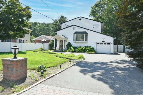 133 Dix Hwy, Huntington Station NY  11746-6413 exterior