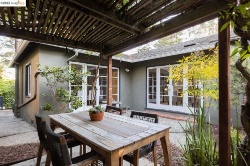 5901 La Salle Ave, Oakland CA 94611-3225 exterior