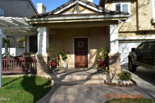 706 Princessa Dr, Oxnard CA  93030-7690 exterior