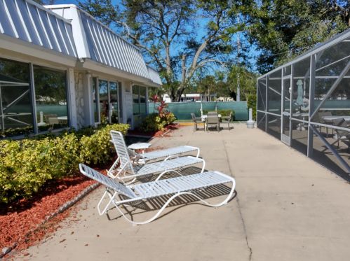 2302 Sunrise Blvd, Fort Pierce FL  34982-3550 exterior