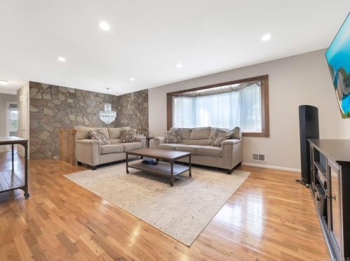 8 Creekview Dr, Thiells NY  10984-1434 exterior