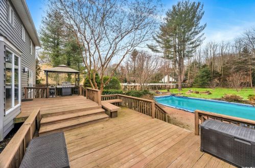 624 Caledonia Rd, Huntington Station NY 11746-5116 exterior