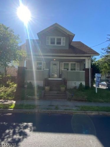 23 Bergen Blvd, West Paterson, NJ 07424-2531
