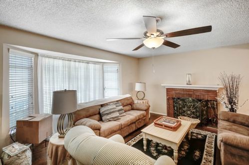 625 Rosewood Ct, Ontario, CA 91762-1931