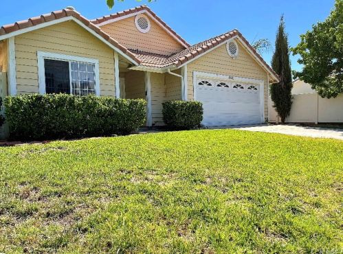 19450 Sweetwood Ln, Lake Elsinore, CA 92530-6363