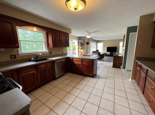 59 Tavern Cir, Middletown CT 06457-1563 exterior