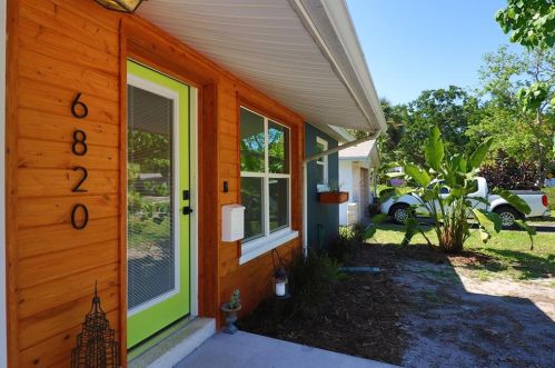 6820 Livingston Ave, Saint Petersburg, FL 33702-6729