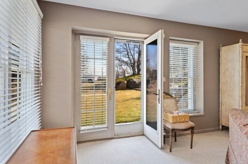 1 Doral Grn Dr, Rye Brook NY  10573-5405 exterior