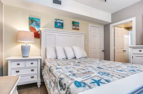 2511 Bernardo De Galvez Ave, Galveston TX 77550 exterior