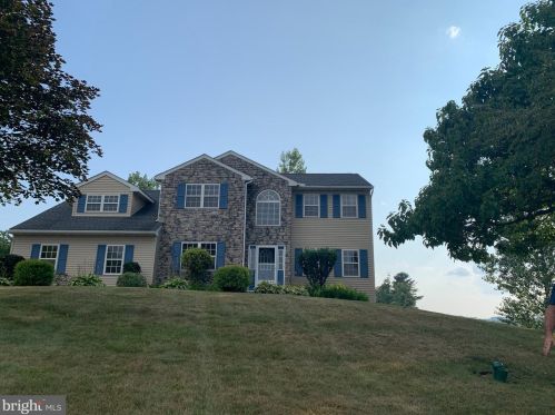 32 Hope Cir, Centre, PA 19541-9453