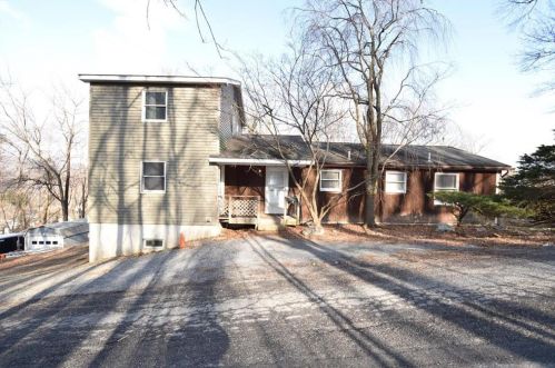 20 Dewey St, Bangor, PA 18013-2126