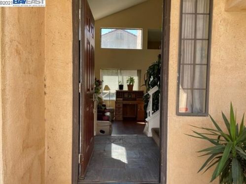 1054 Monfredo Dr, West Pittsburg, CA 94565-3787