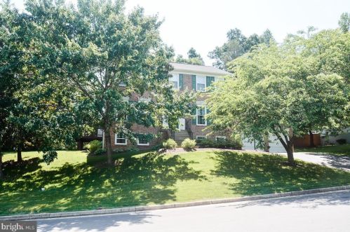 8766 Diamond Hill Dr, Bristow, VA 20136-2302