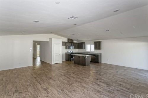 670 Bowen Rd, Perris CA  92570-3400 exterior