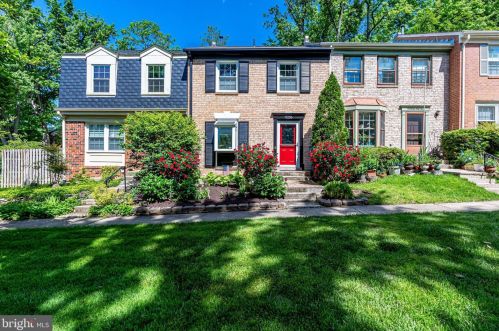 9236 Sprucewood Rd, Springfield, VA 22015-3557