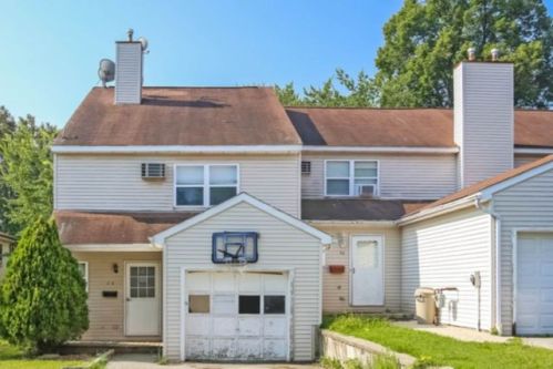 24 Lincoln Pl, Crotonville, NY 10562-5203
