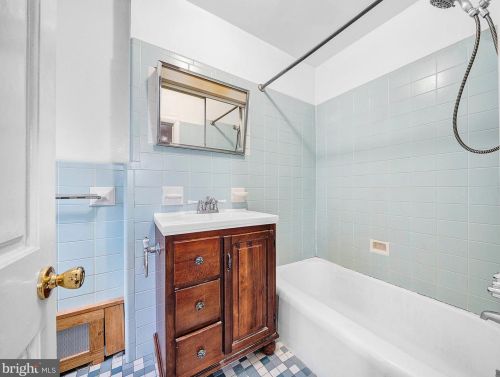 7814 Ardleigh St, Philadelphia PA 19118-4402 exterior