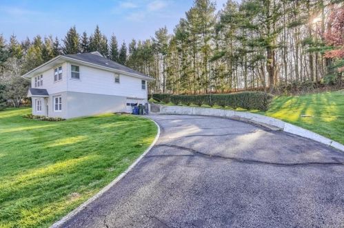 21 Yonke Rd, Mahopac, NY 10541-2002