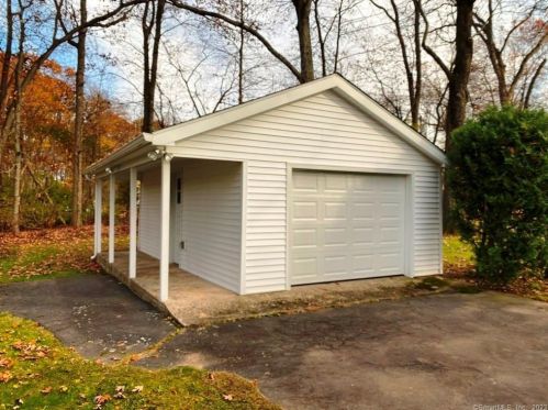 90 Pineridge Dr, Waterbury CT  06716-3134 exterior