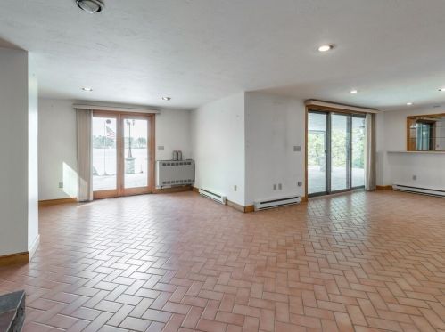 48 Laurelwood Dr, Webster MA  01570-3441 exterior