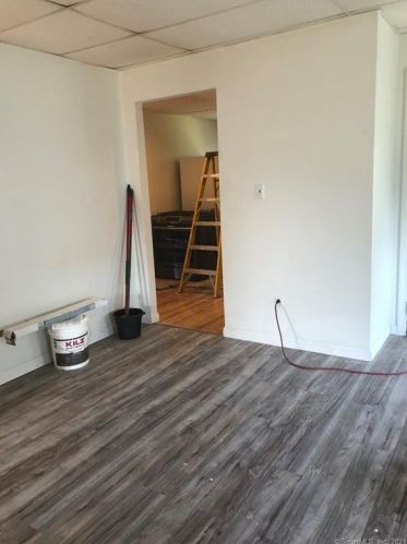 176 Gln St, New Britain CT 06051-2506 exterior