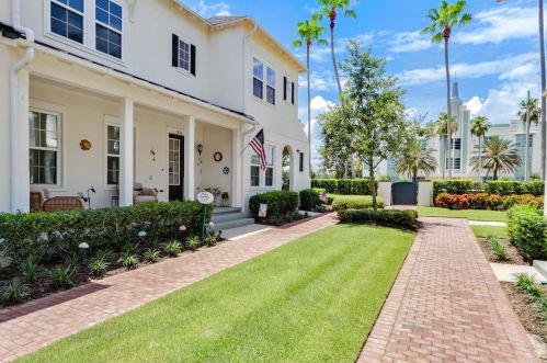 1426 Resolute St, Kissimmee, FL 34747