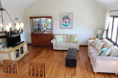 1212 Sylvia Rd, Seaford NY  11783-1537 exterior