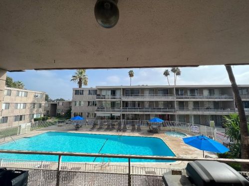 6979 Palm Ct, Riverside CA  92506-2815 exterior