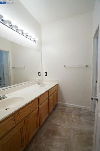 682 Vasconcellos Ave, Manteca CA  95336-8546 exterior