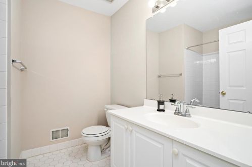 301 Belford Dr, Princeton NJ  08540-9000 exterior