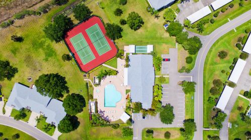 402 Grv Isle Cir, Vero Beach FL 32962-8507 exterior