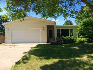 3440 Overland Dr, Panarama Park, IA 52722-2831