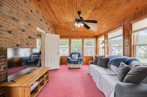 236 Maryland Dr, Glenshaw PA  15116-1724 exterior