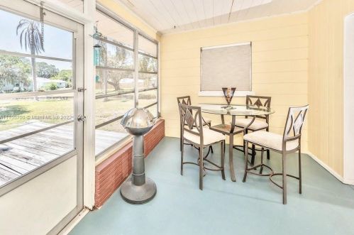 507 Dona Dr, Nokomis FL  34275-2613 exterior