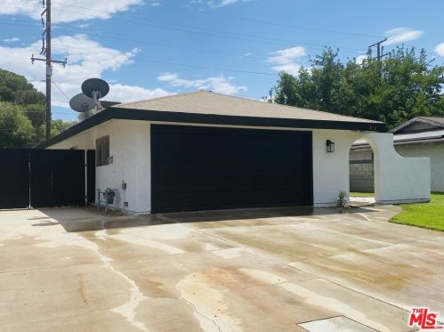 814 Lightcap St, Lancaster, CA 93535-2721