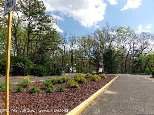 44 Douglas Dr, Jackson Twp NJ 08527-3519 exterior