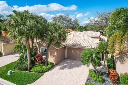 7185 Whitfield Ave, Boynton Beach, FL 33437-6450