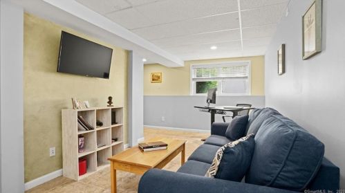 8 Cedar Crest Pl, Norwalk CT  06854-1402 exterior