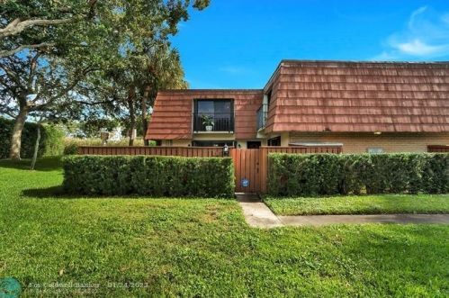 413 Live Oak Ln, Boynton Beach, FL 33436-7117