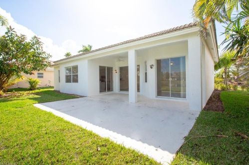 824 Grand Rpd Blvd, Naples FL 34120-4429 exterior