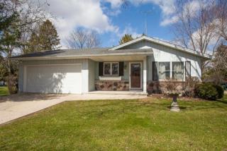 750 Roland St, Oconomowoc, WI 53066-2972