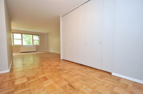 230 Garth Rd, Scarsdale NY  10583-3900 exterior