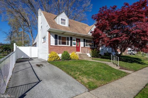 1610 Norwood Ave, Prospect Park, PA 19076-1029