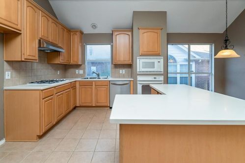 4108 Walnut Creek Ct, Fort Worth, TX 76137-3883