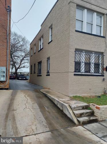 1825 Providence St, Washington DC  20002-1772 exterior